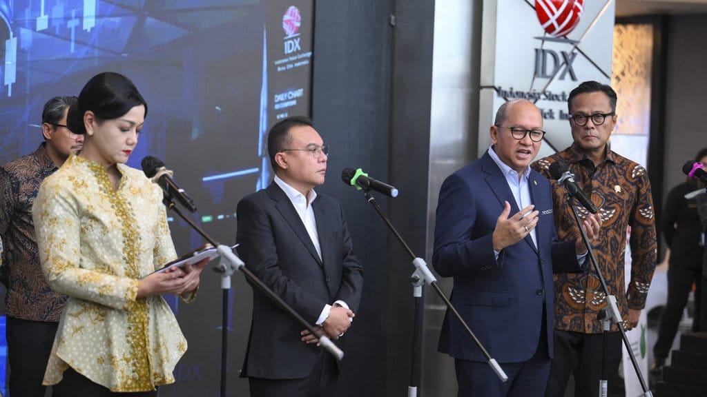 Konferensi pers menyikapi penurunan IHSG