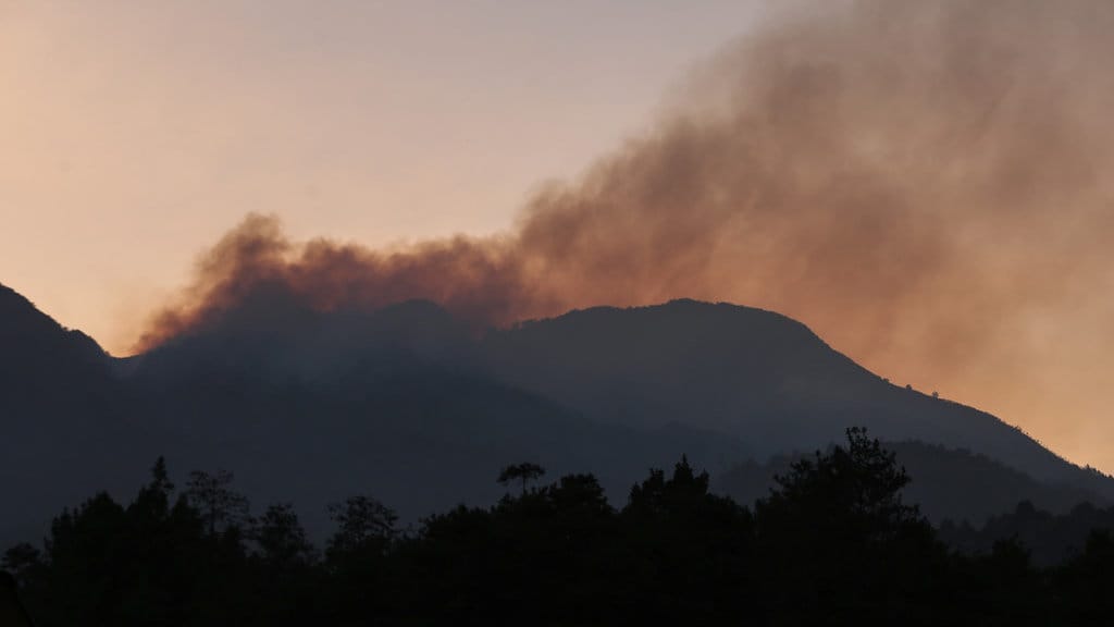 Kebakaran di kawasan lereng Gunung Lawu