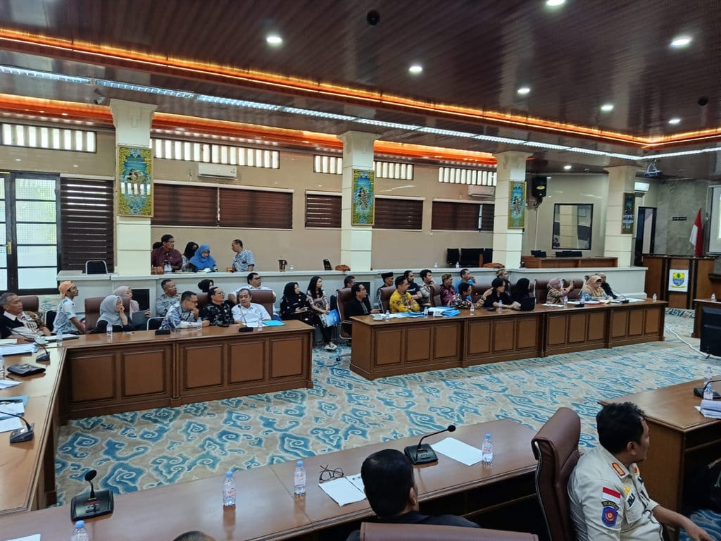Rapat Pedagang Pasar Kanoman di DPRD