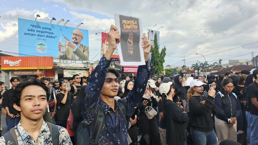 Aksi Mahasiswa di DPRD Jember