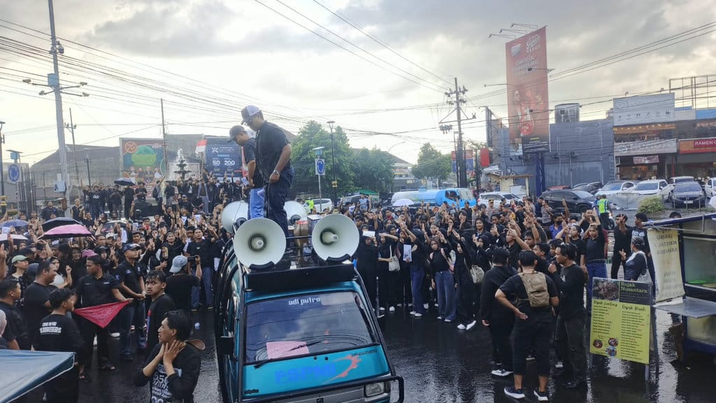 Aksi Mahasiswa di DPRD Jember