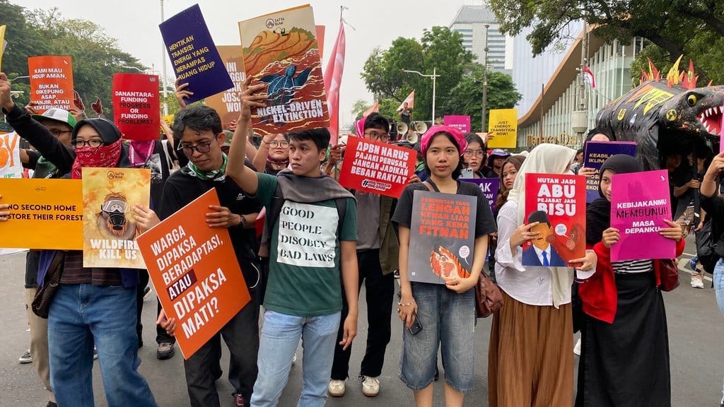 Aksi Parade Monster Iklim Godzilla El Niño di Jakarta, Jumat (30/10/2026). tirto.id/Muhammad Rayfahd Haykal Aksi Parade Monster Iklim Godzilla El Niño di Jakarta