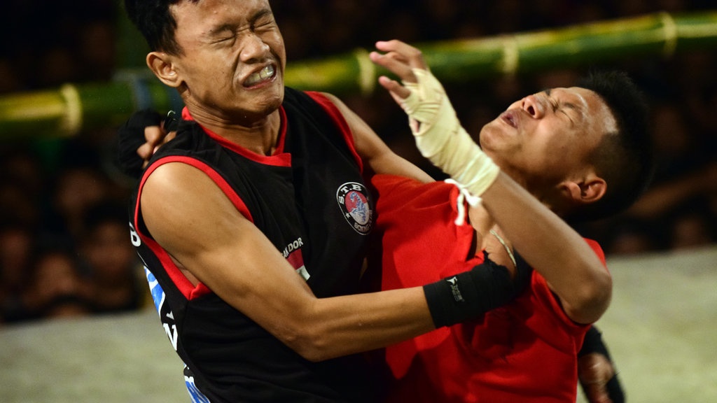 Diatas Lawan Dibawah Kawan: Pencak Dor Lirboyo