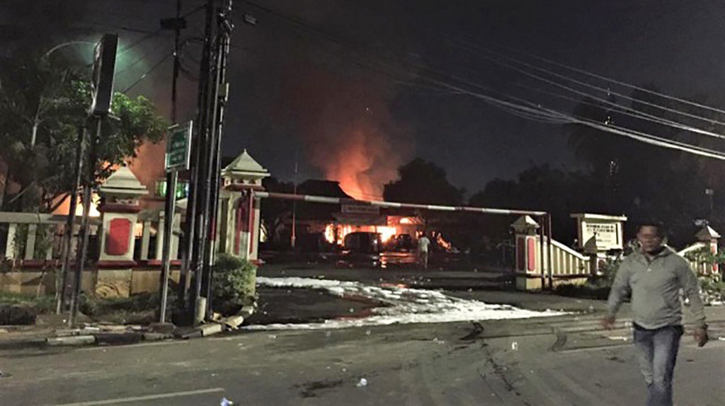 Perusakan Polsek Ciracas - Tirtografi