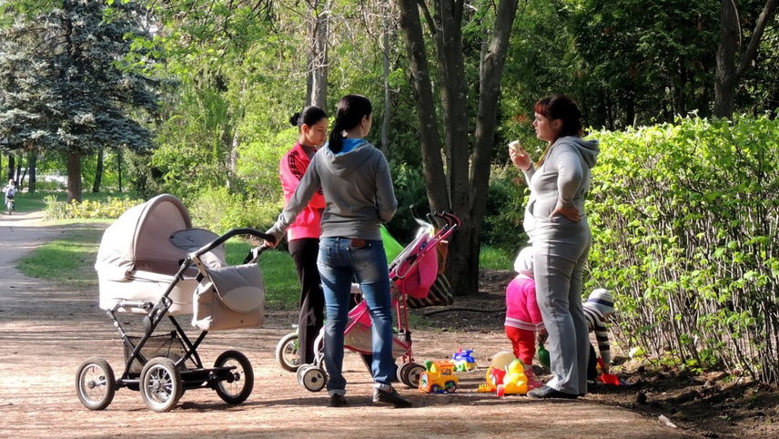 Stop Mom Shaming - Tirtografi