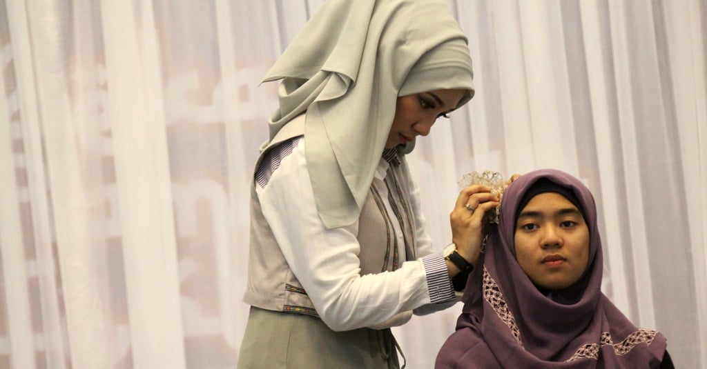 Cara Memilih Warna Kerudung Untuk Pemilik Kulit Sawo Matang