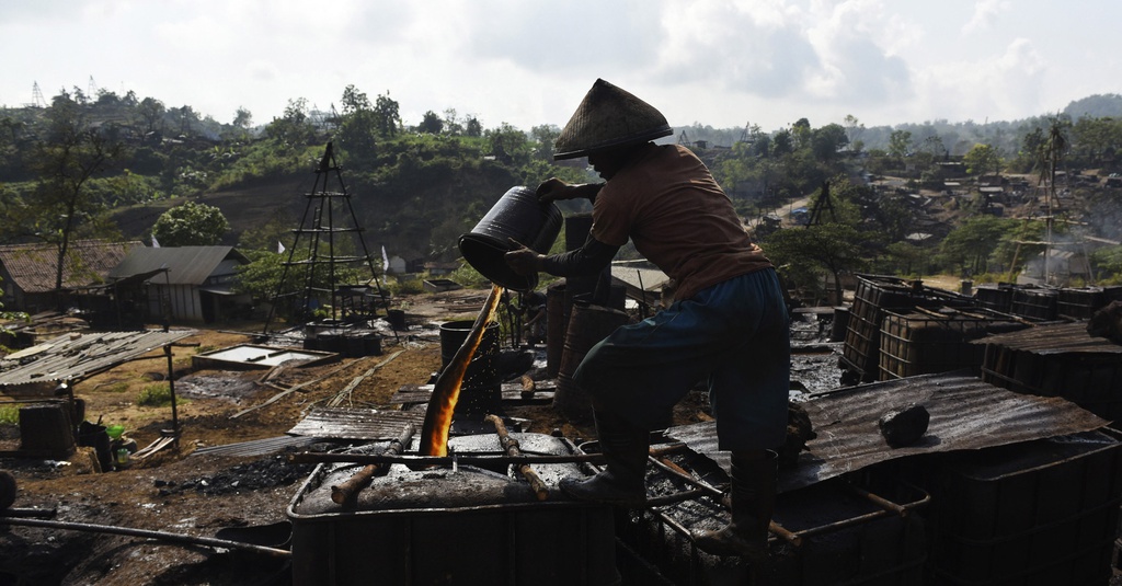 Penambang Minyak Tradisional Wonocolo