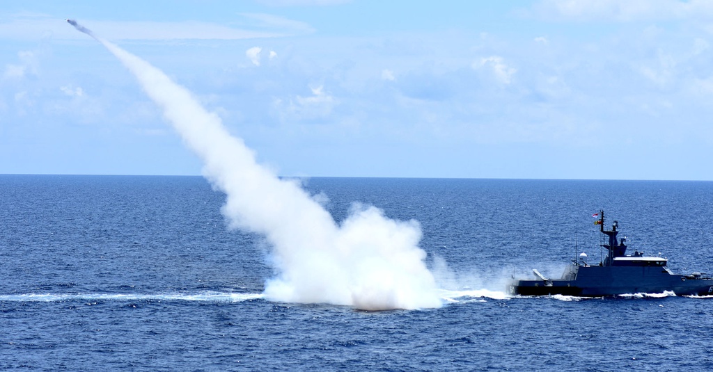 Unjuk Kekuatan Armada Perang Indonesia