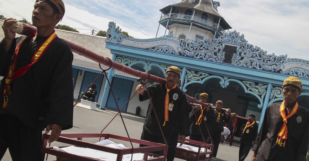 Kirab Gamelan Sekaten Solo - Tirto.ID