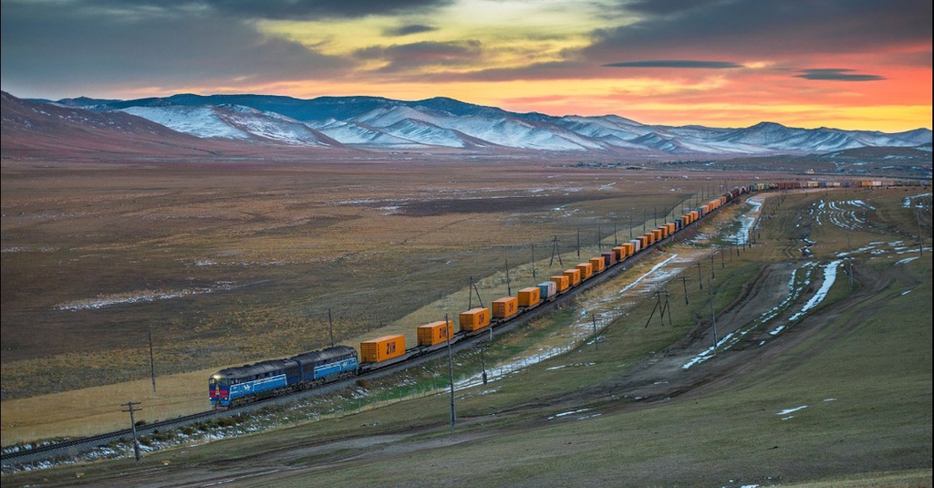 22 Gerbong Kereta Tercebur ke Sungai di California