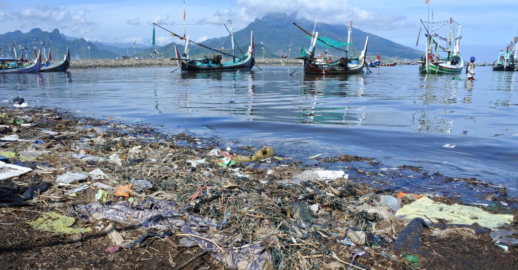 Ide Istimewa Sampah Plastik Di Laut