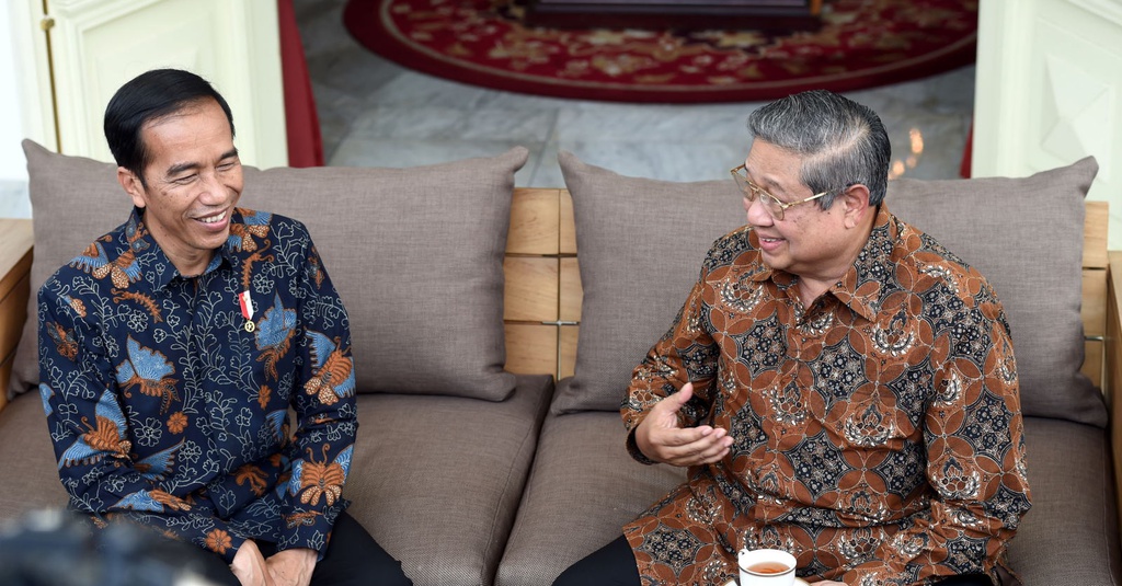 Jokowi Dan SBY Berbincang Santai Di Istana Merdeka