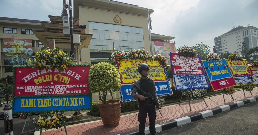  Cerita  di  Balik  Kiriman Karangan Bunga  ke Mabes Polri 