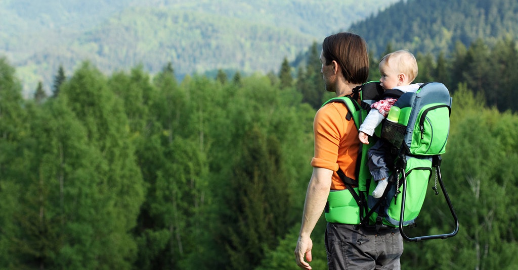 Di Balik Tren Menggendong Bayi