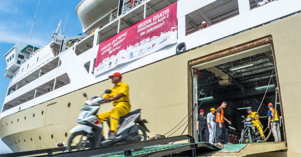 Ratusan Pemudik Sepeda Motor Ikut Mudik Laut Gratis 