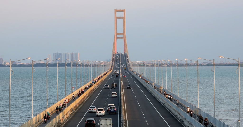 Tol Suramadu Berlakukan Pembayaran Nontunai Mulai Hari Ini