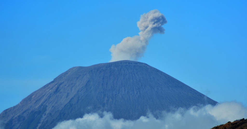  Gunung  Semeru  Meletus  Dua Kali Hari  Ini  17 Januari 2022 