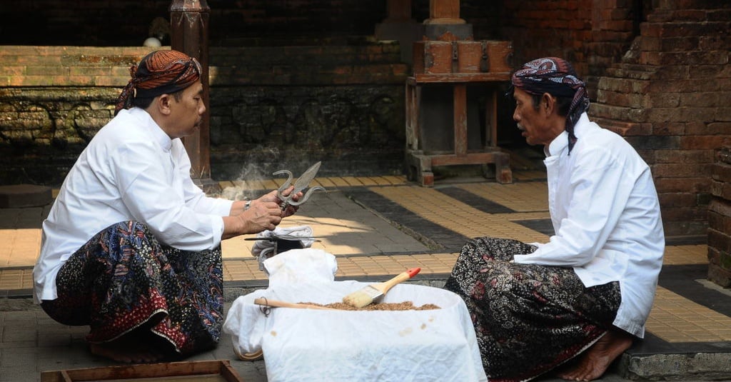 Ngumbah Keris Pusaka & Tradisi Malam 1 Suro Di Keraton Yogyakarta