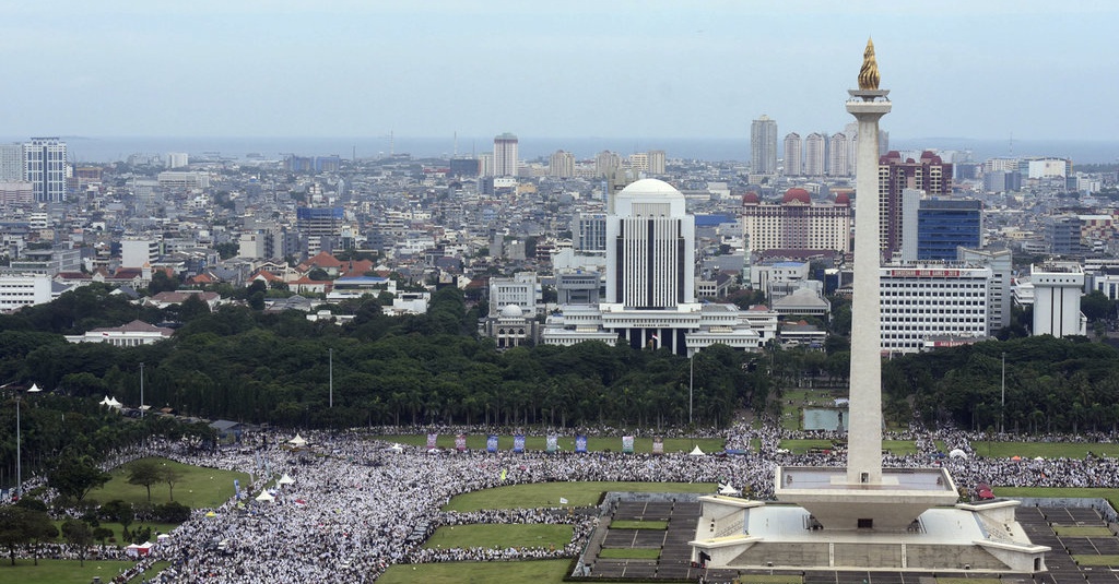 Reuni 212 Jadi Berkah Bagi Pedagang Baju Koko - Tirto.ID