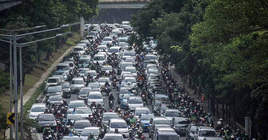 Neraka Kemacetan di Simpang Matraman - Tirto.ID