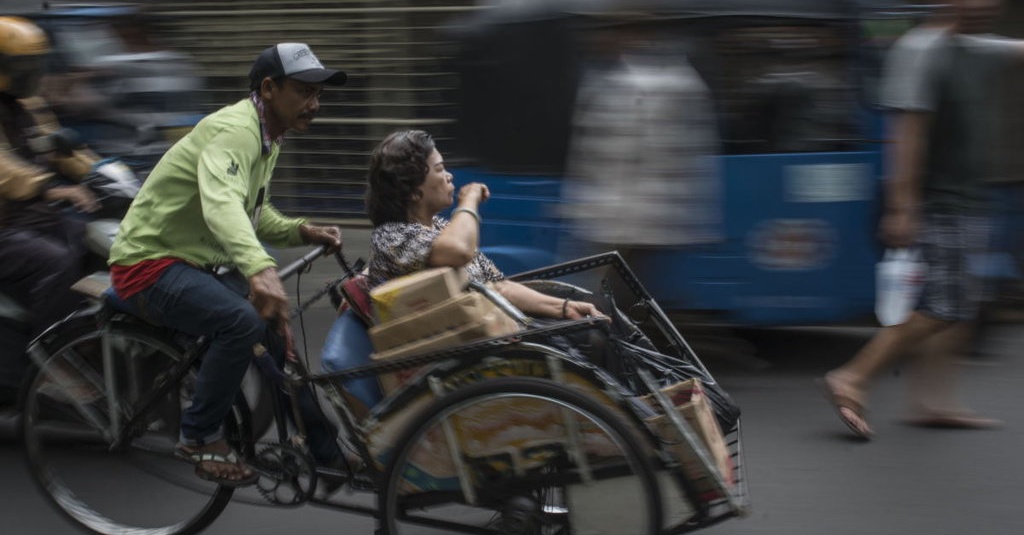 jasa angkat barang tukang Tukang Bertahan di Belasan yang Cerita Tahun Becak Jakarta