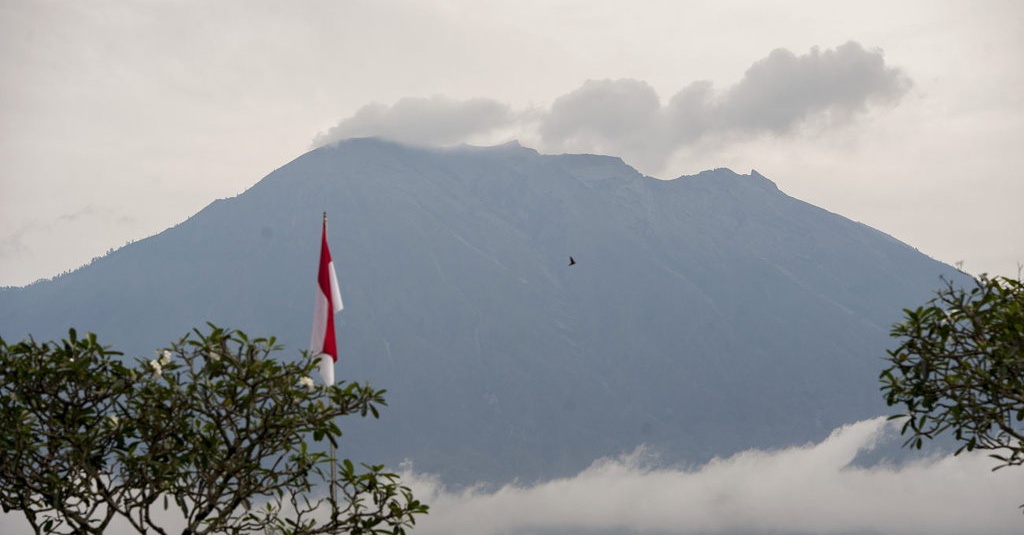 Gunung Agung dan Aktivitas Tebarunya Berdasar Pantauan PVMBG