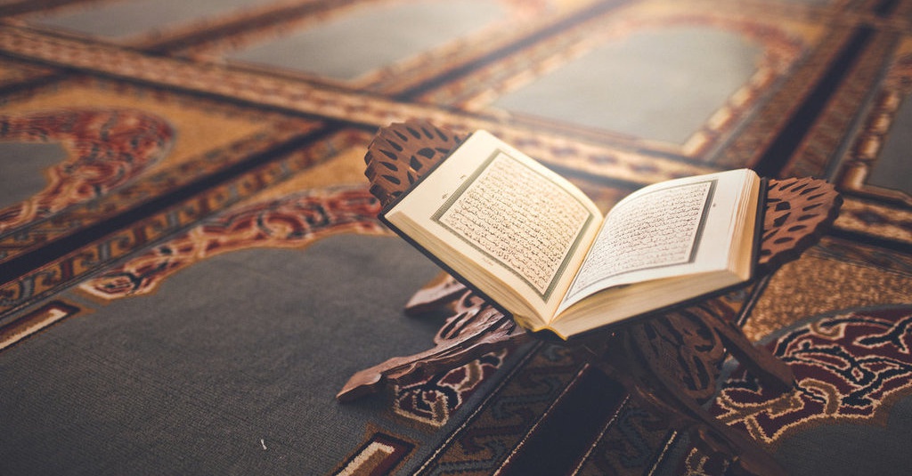 Terhadap kitab-kitab selain al-quran kaum muslimin wajib