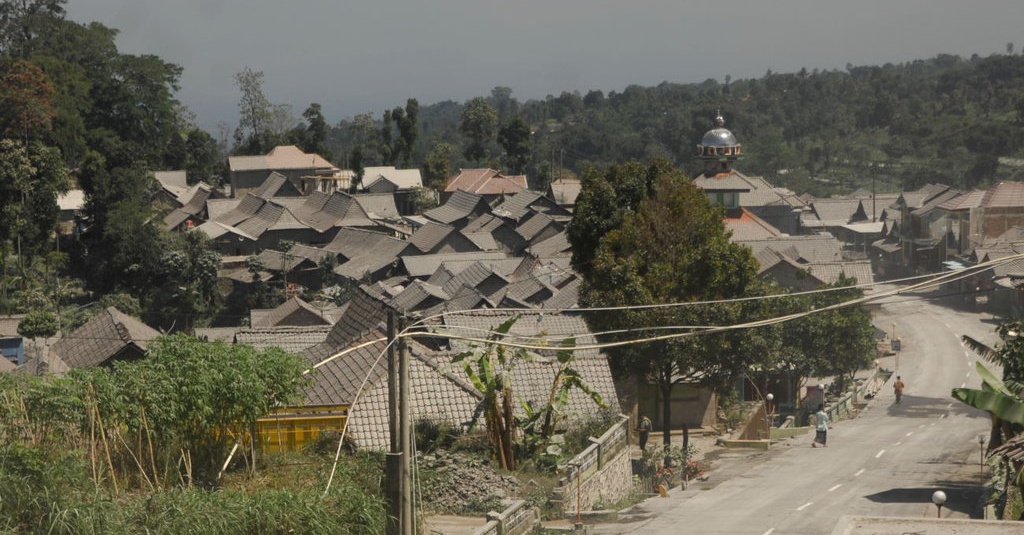 Merapi Meletus 2 Kali pada Jumat Malam, Sebagian Warga ...