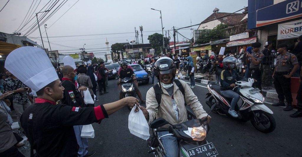 Hari Pertama Puasa, Penjual Takjil di Yogya Ramai Pembeli