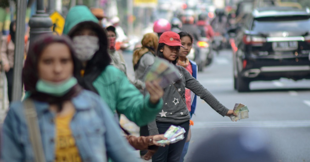 Mencari Untung dari Bisnis Penukaran Uang - Tirto.ID