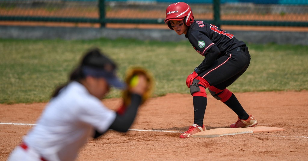 Mengenal Softball Ukuran Lapangan Perlengkapan Dan Variasinya Mengenal Softball Ukuran Lapangan Perlengkapan Dan Variasinya