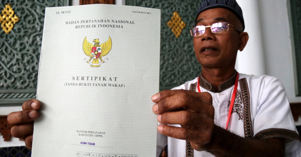 Orang yang berhak menerima harta wakaf disebut (orangyang