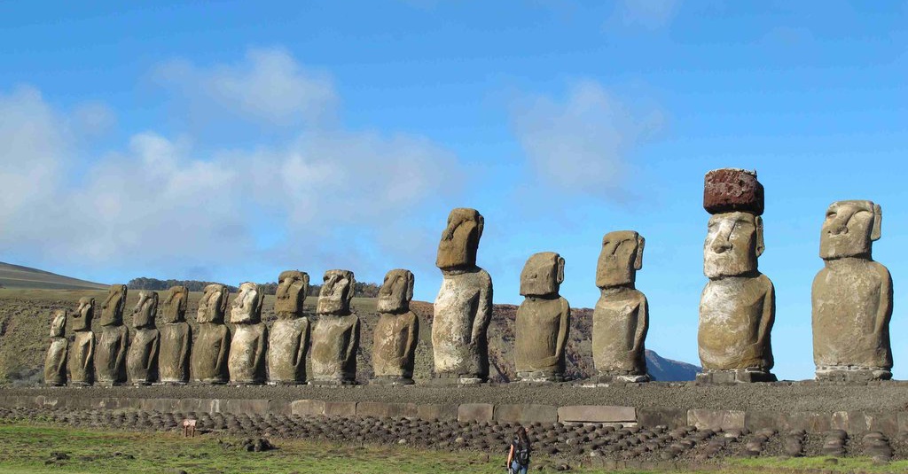 Penelitian Sebut Patung  Moai  Diletakkan untuk Sumber Air Tawar