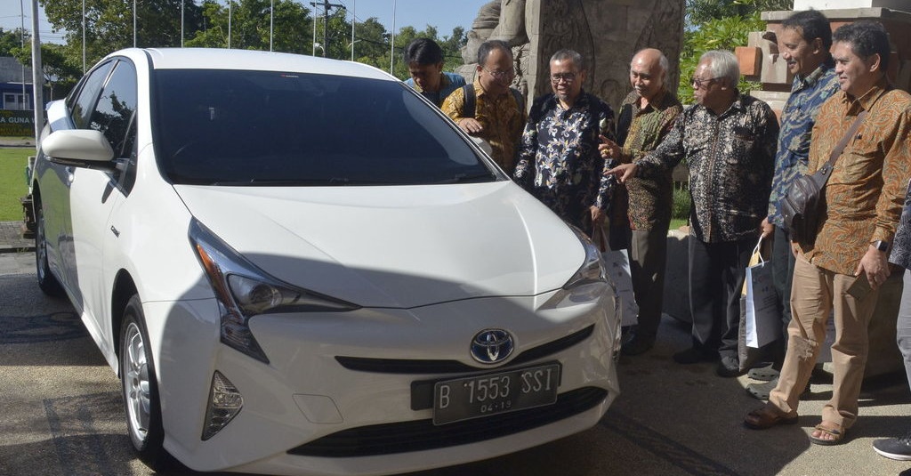 Ketahui Perbedaan Mobil Hybrid Plugin Hybrid Dan Mobil Listrik Tirto Id Ketahui Perbedaan Mobil Hybrid Plugin Hybrid Dan Mobil Listrik Tirto Id