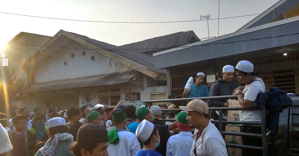 "Buka Puasa Dulu, Baru ke Bawaslu"