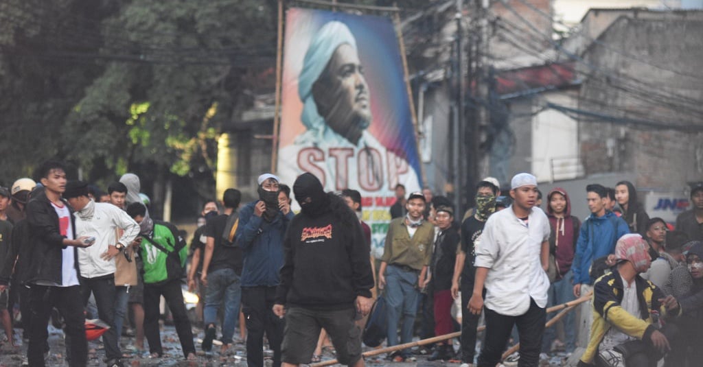 Melintas di Depan KPU, Massa Teriak: "Hidup TNI!"