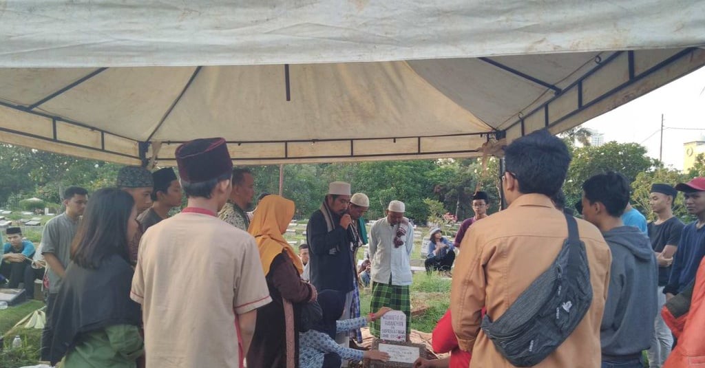 Rizky, Korban Kerusuhan Aksi 22 Mei Dimakamkan di Karet Bivak