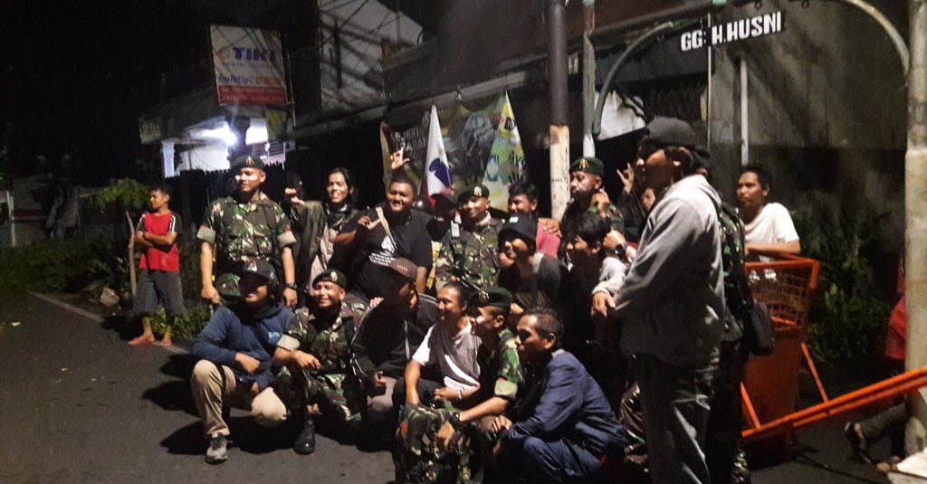 Pasukan Kostrad Bubarkan Massa dengan Tenang di Slipi