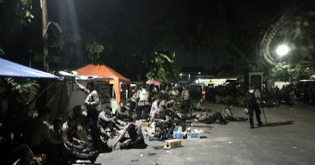 Warga Petamburan Mulai Bersiaga Bentrok Dengan Polisi