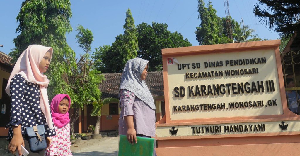 Duduk Perkara Aturan  Wajib Busana Muslim di SDN 