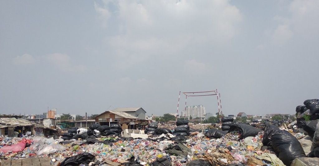 Potret Hamparan Sampah di Jakut, Hanya Sejengkal dari 