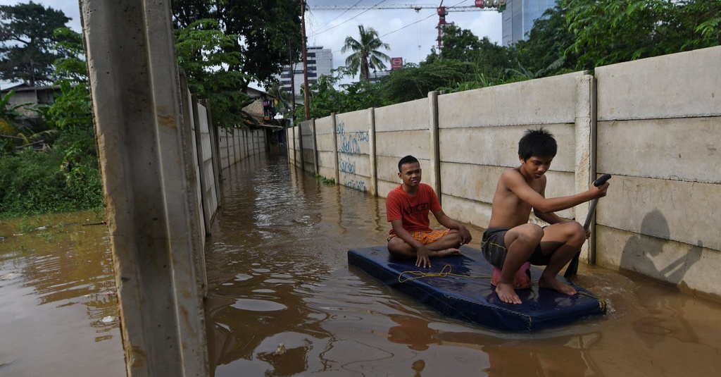 Pengendalian Banjir Waspada Banjir  Jakarta P A Jembatan Merah Tinggi Air 152 