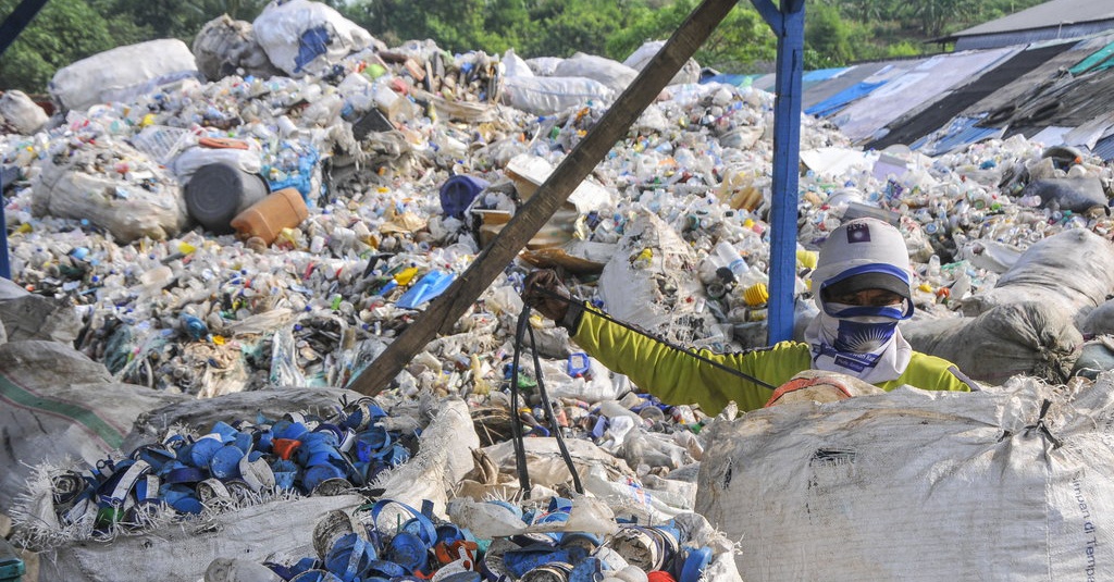  Sampah  Jakarta Penuh Limbah  APD COVID 19 Bagaimana 