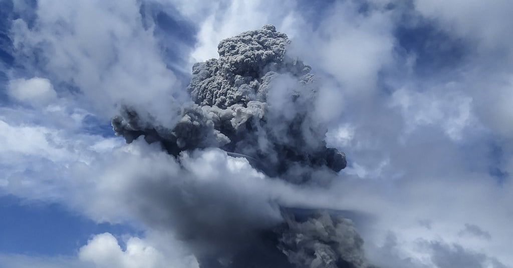  Gunung Semeru Meletus Hari Ini  Gunung  merapi melentus 