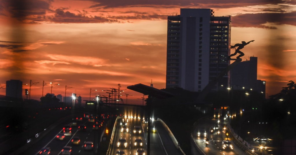 Mengapa informasi dapat memengaruhi perkembangan masyarakat berilah contohnya