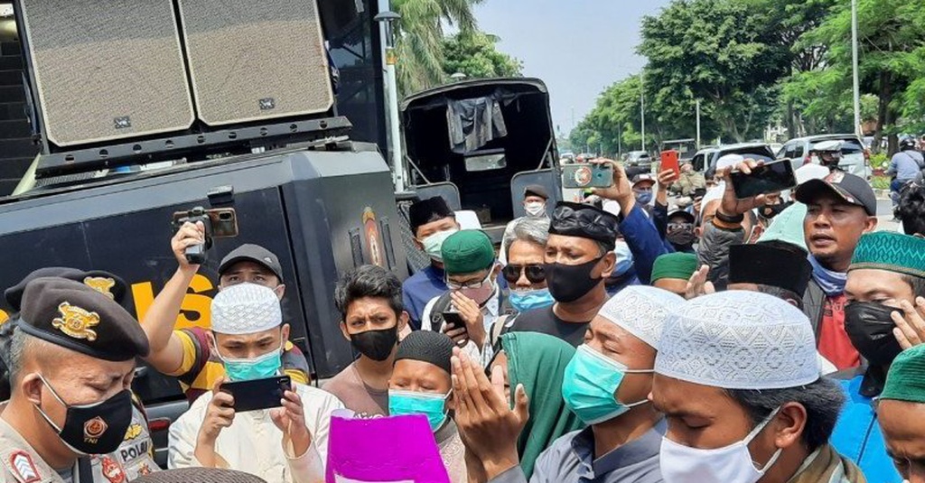 Sidang Vonis Rizieq Shihab: Total 32 Simpatisan Ditangkap Polisi - Tirto.ID