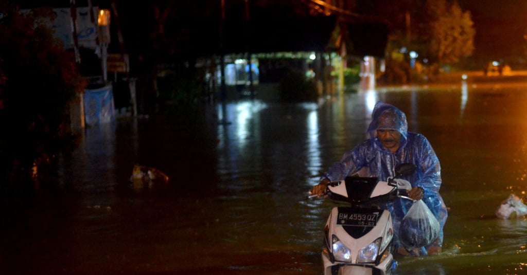 BPBD Evakuasi Ratusan Warga Terdambak Banjir Padang