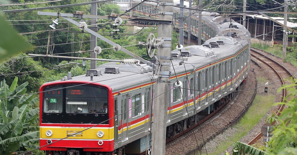 KRL Anjlok di Stasiun Kampung Bandan, 50 Penumpang Dievakuasi