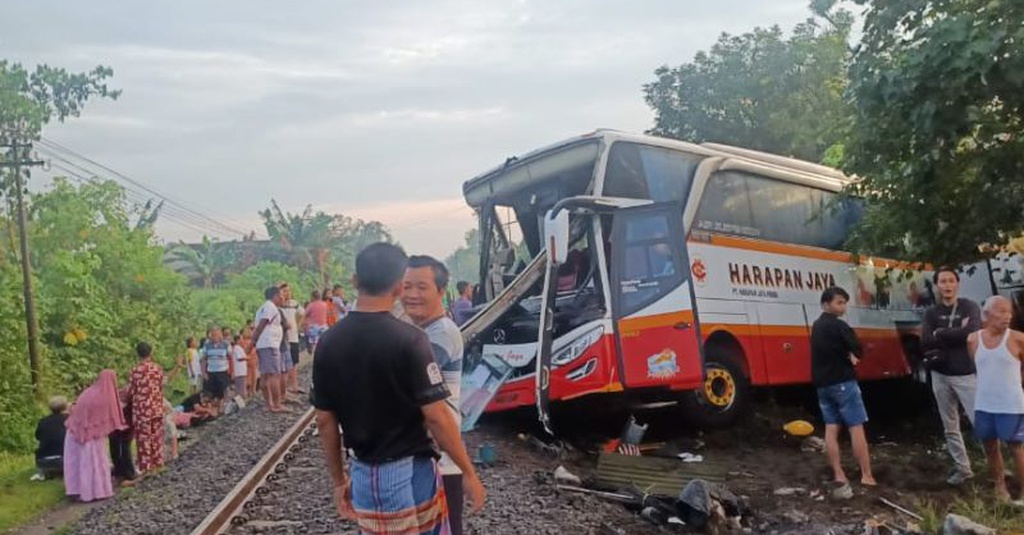 Korban Tewas Kecelakaan Bus-Kereta Di Tulungagung Jadi 5 Orang