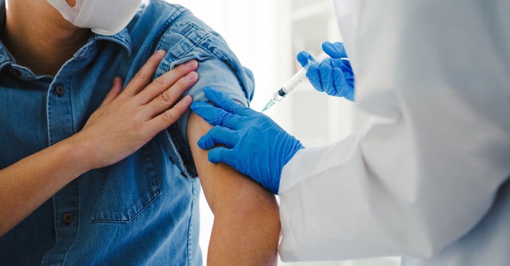 Gambar ilustrasi keberadaan vaksin saat puasa